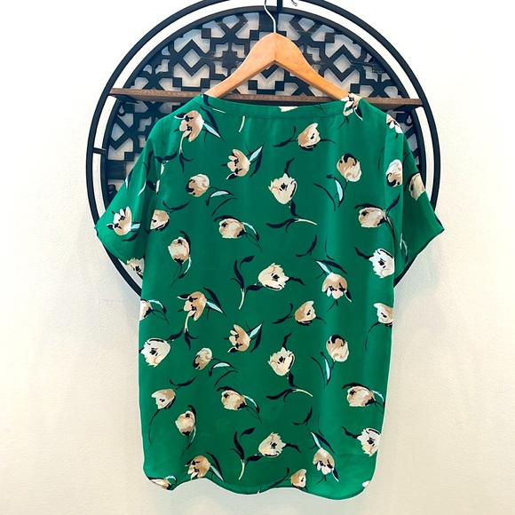 💕 Green Banana Republic Top (S) - Picture 2 of 4